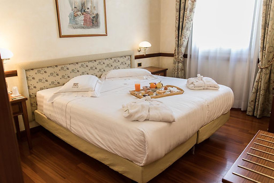 Phi Albergo dei Medaglioni - photo 2